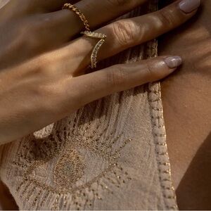 Gold chevron ring in size 7